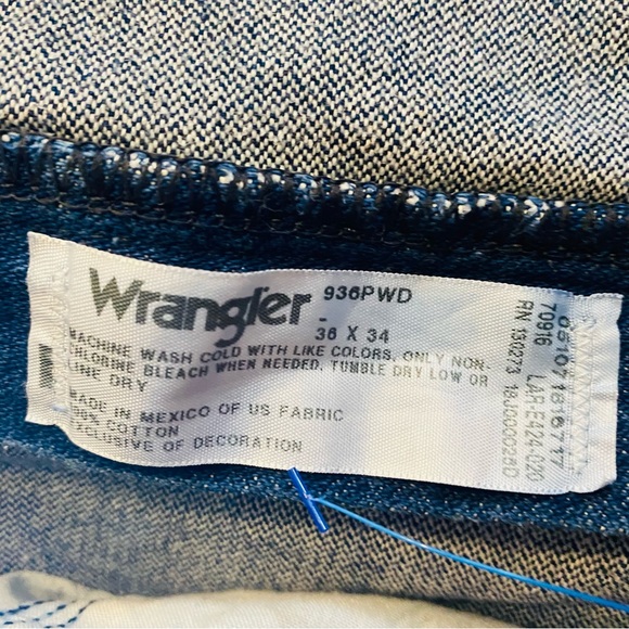 ⭐️ WRANGLER Men’s Vintage Logo Patch Jeans - Picture 6 of 6